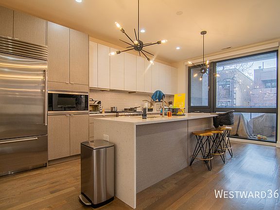 2nd image of 1020 N Marshfield Ave #2