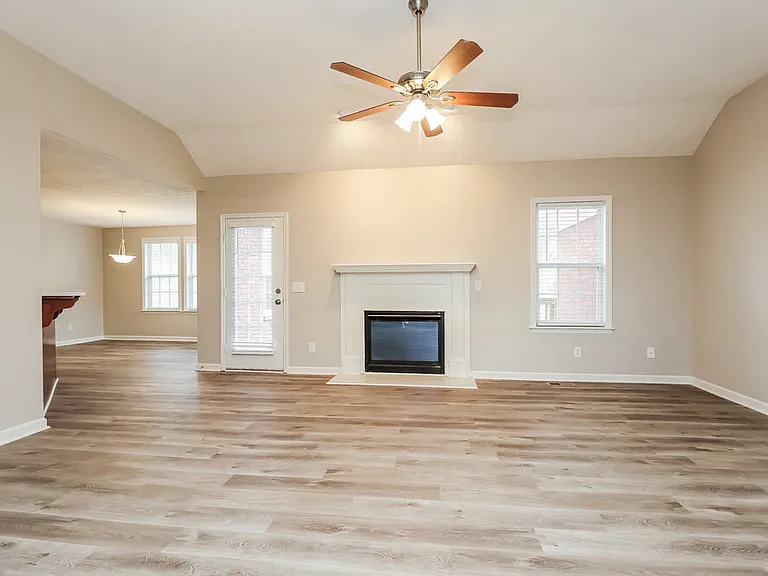 4116 Highlander Ct — Photo 4