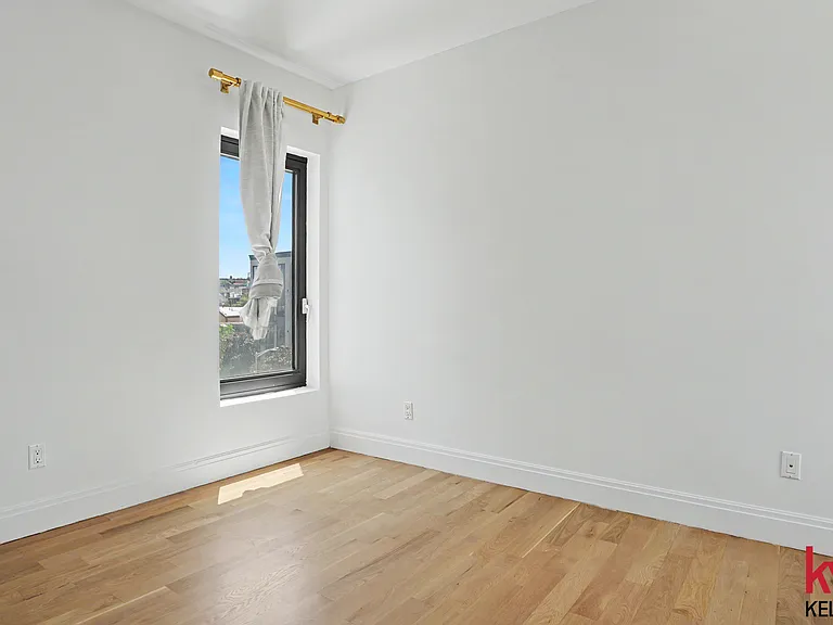 554 4th Ave #E6 — Photo 10