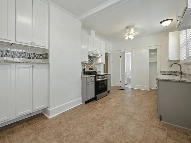 687 N McLean Blvd — Photo 9