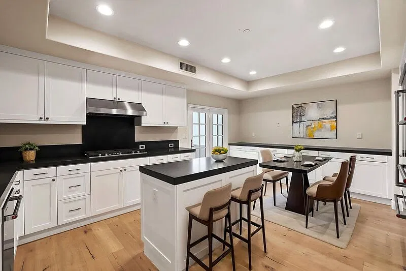 2709 Bungalow Pl