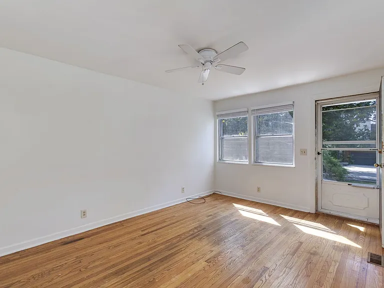 4104 Kimbark Dr — Photo 4