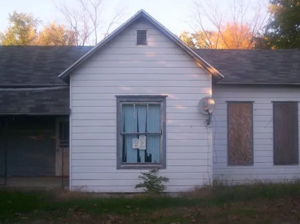330 N Linden St, Dana, IN 47847