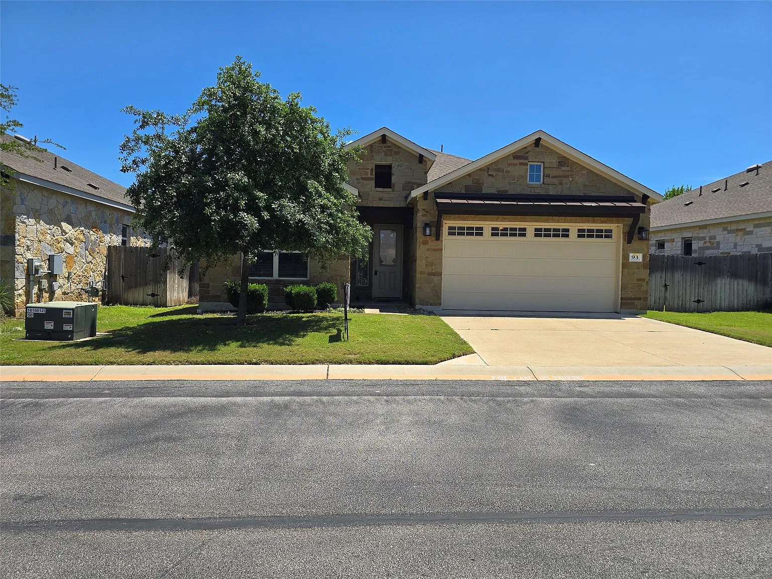 3 bed, 2.0 bath, 1638 sqft, $2,050 — Photo 2