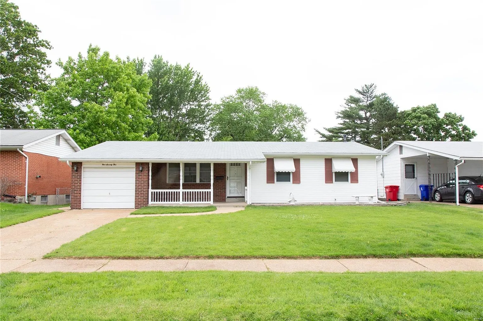 975 Lees Ln photo 1