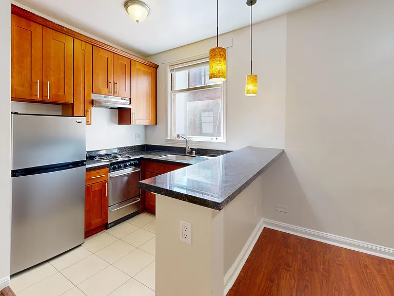 950 Franklin Street — Photo 3