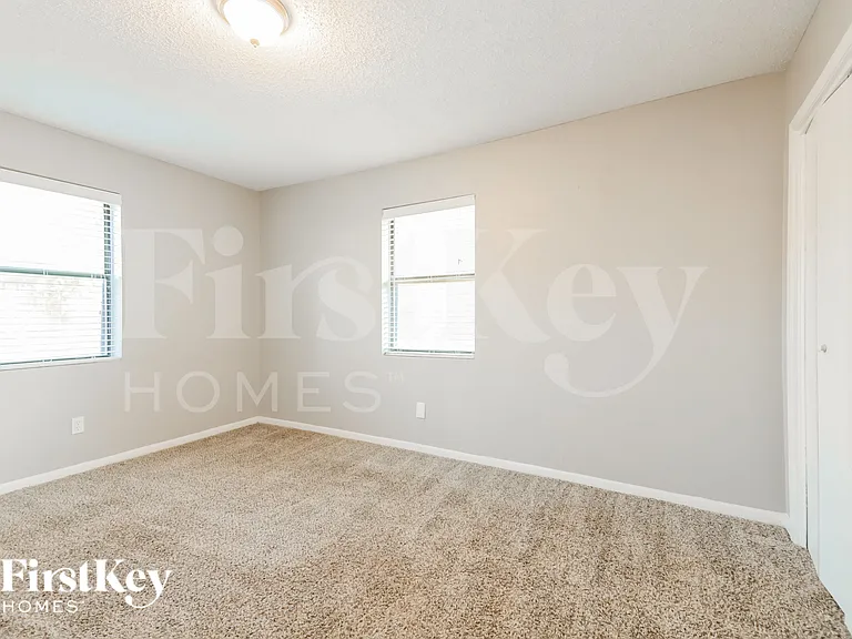 2813 Silvermeadow Ln — Photo 16