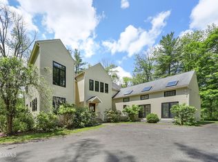 8 Meadow Rd, Stockbridge, MA 01262