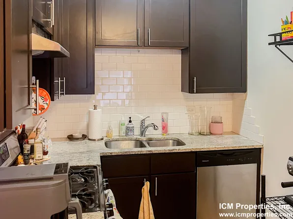 410 W Surf St #2, Chicago, IL 60657