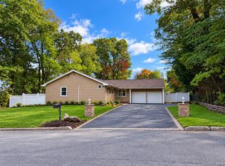 395 Ridgefield Road, Hauppauge, NY 11788