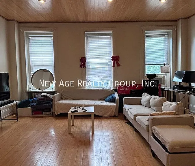 32 S 40th St #2 — Photo 2