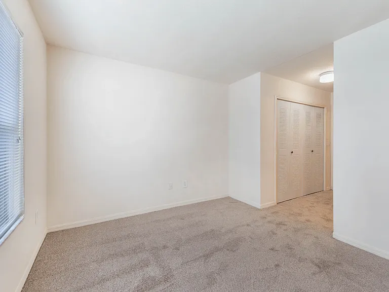 Grande Court Apartments — Photo 38