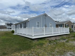 43 Green Meadow Dr, Narragansett, RI 02882