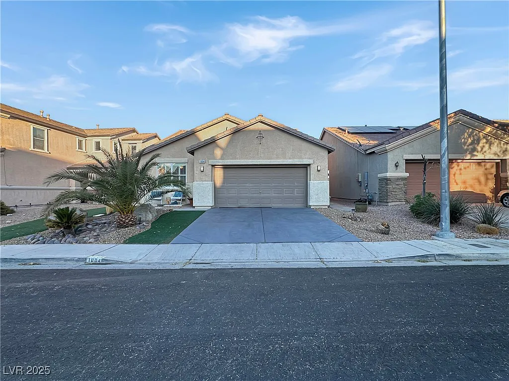 3 bed, 2.0 bath, 1489 sqft, $2,595 — Photo 2