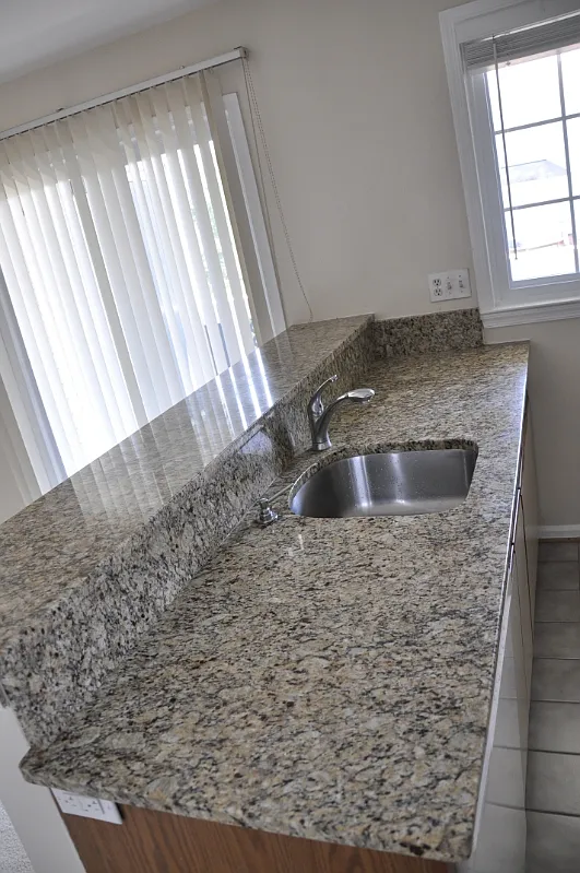 2 bed, 1040 sqft, $2,000 — Photo 2