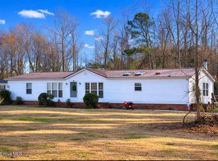 275 Bayleaf Rd, New Bern, NC 28560