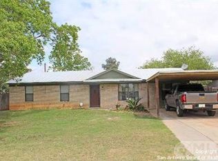 504 Ingram Rd, Devine, TX 78016