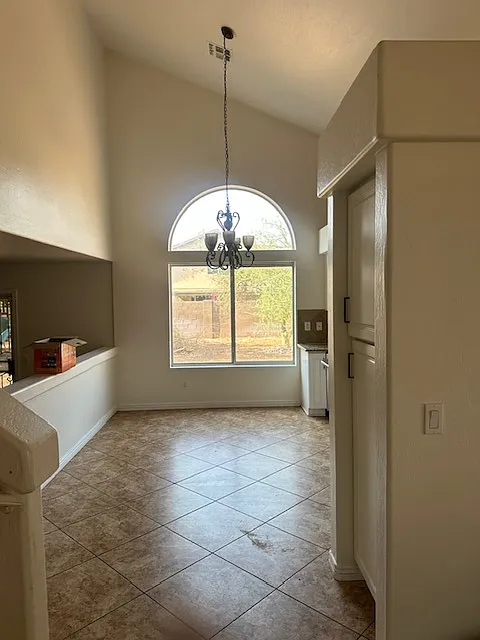 4 bed, 2272 sqft, $3,000 — Photo 2
