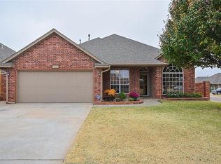 1800 NE 11th St, Moore, OK 73160