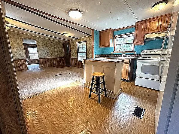 135 Liz Ln, Easley, SC 29642