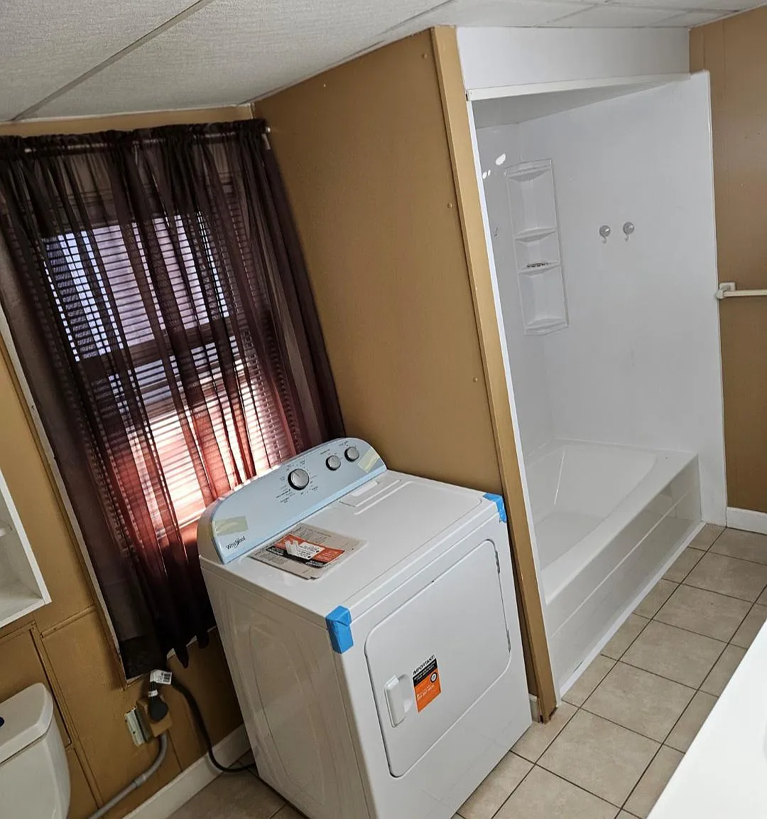 2 bed, 1.0 bath, 1890 sqft, $2,000 — Photo 4