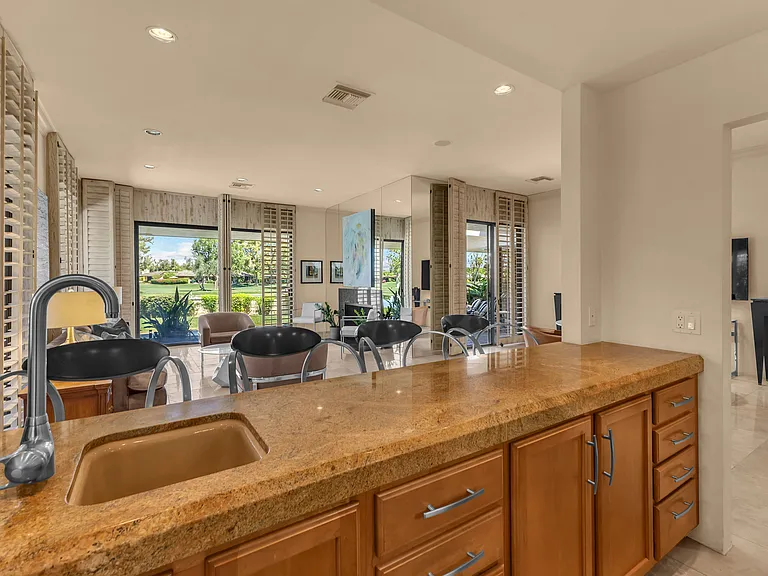 24 Columbia Dr — Photo 31