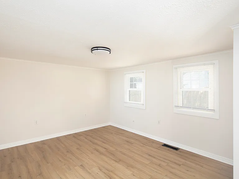 277 Elmwood Dr — Photo 10