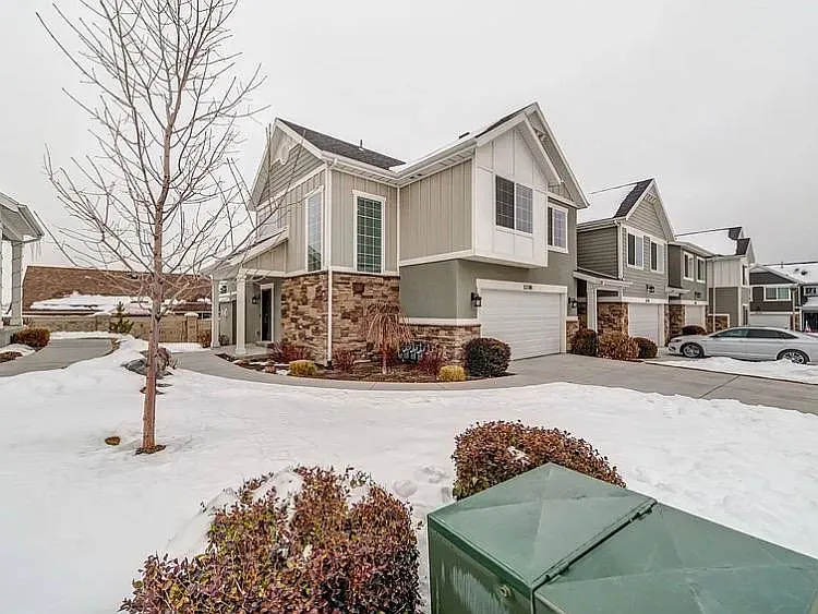 1338 W Wallsburg Dr — Photo 2