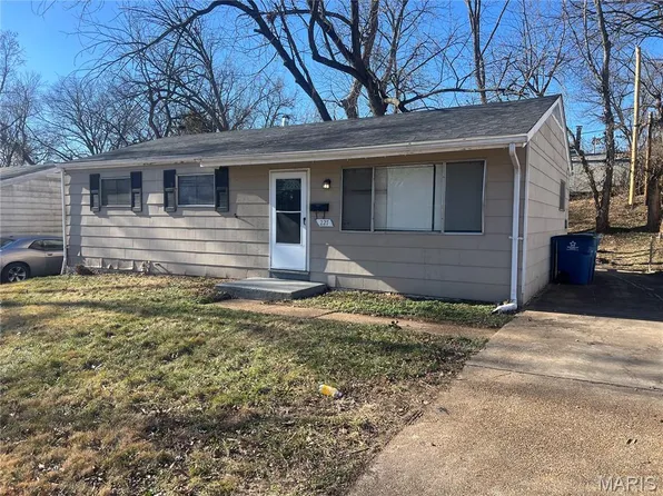 227 Meadowcrest Dr, Saint Louis, MO 63135
