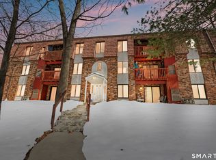 15 Woodsedge Drive APT 5C, Newington, CT 06111