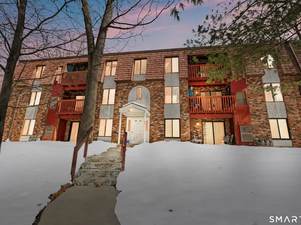 15 Woodsedge Drive APT 5C, Newington, CT 06111