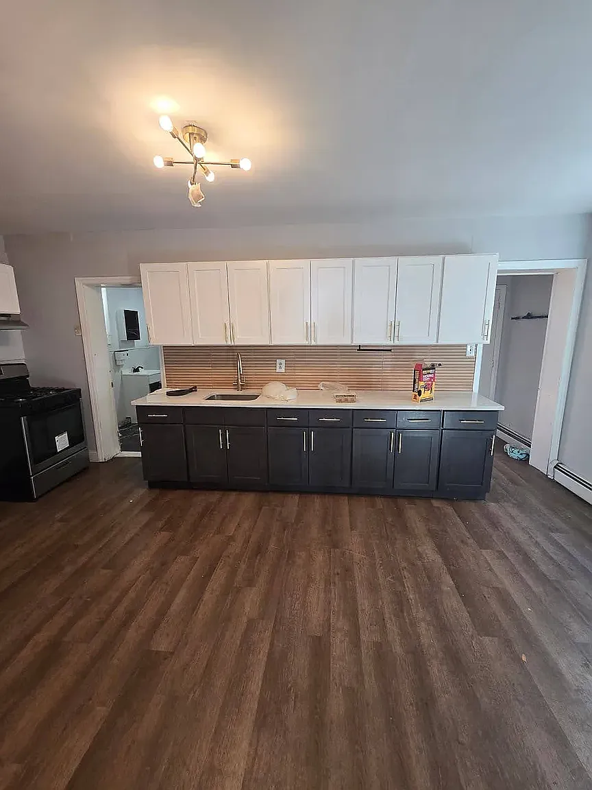 3 bed, 1000 sqft, $2,099 — Photo 1