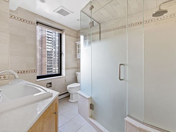 4th image of 227 E 57th St #18BF