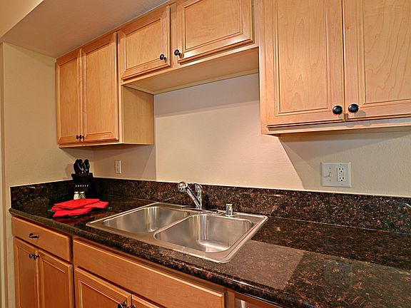 5th image of 740 W Elm St Unit 138