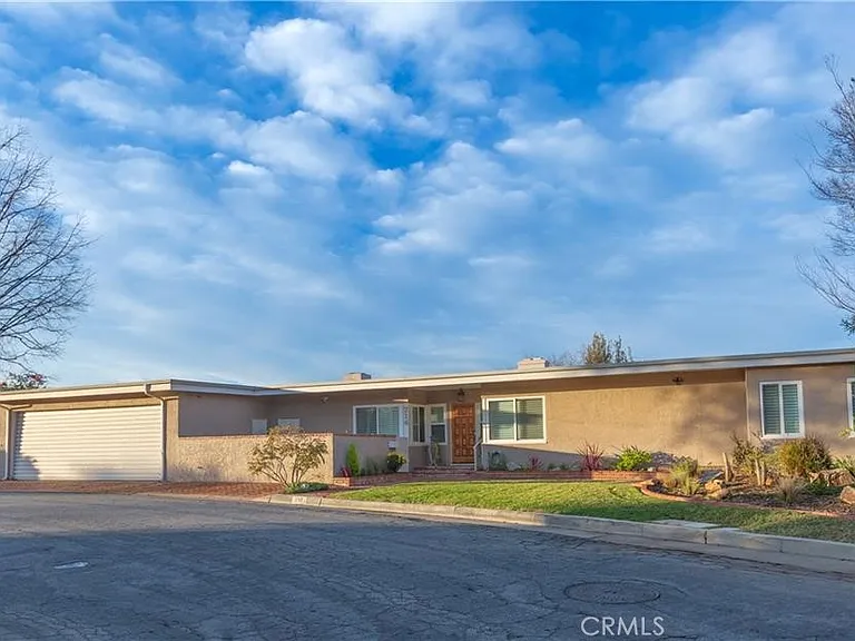 714 Oceanview Dr — Photo 1
