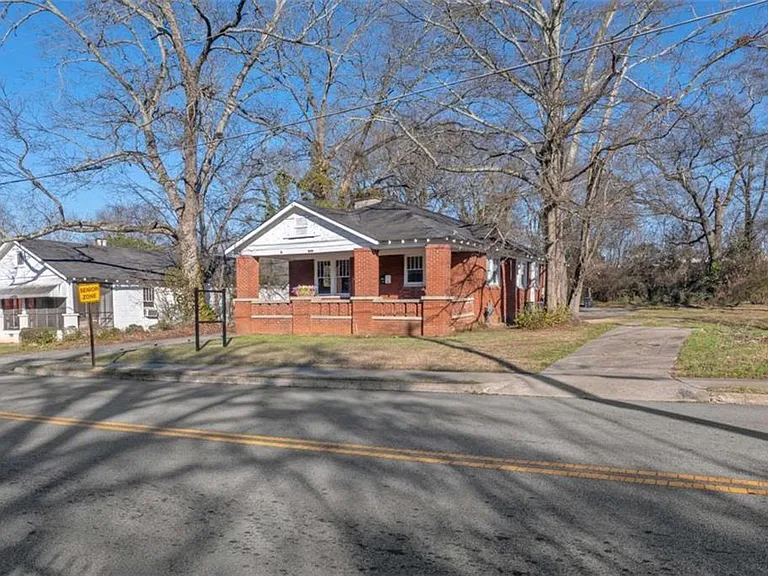 2882 Church St — Photo 1