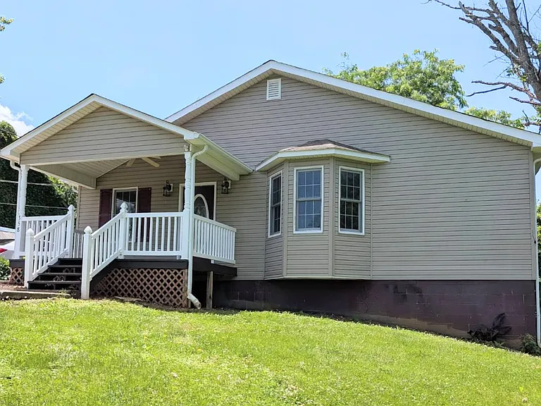358 Henson Ln — Photo 3