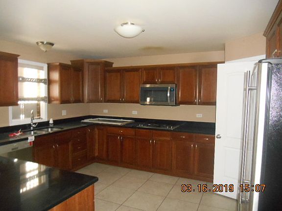 3rd image of 900 Warwick Dr