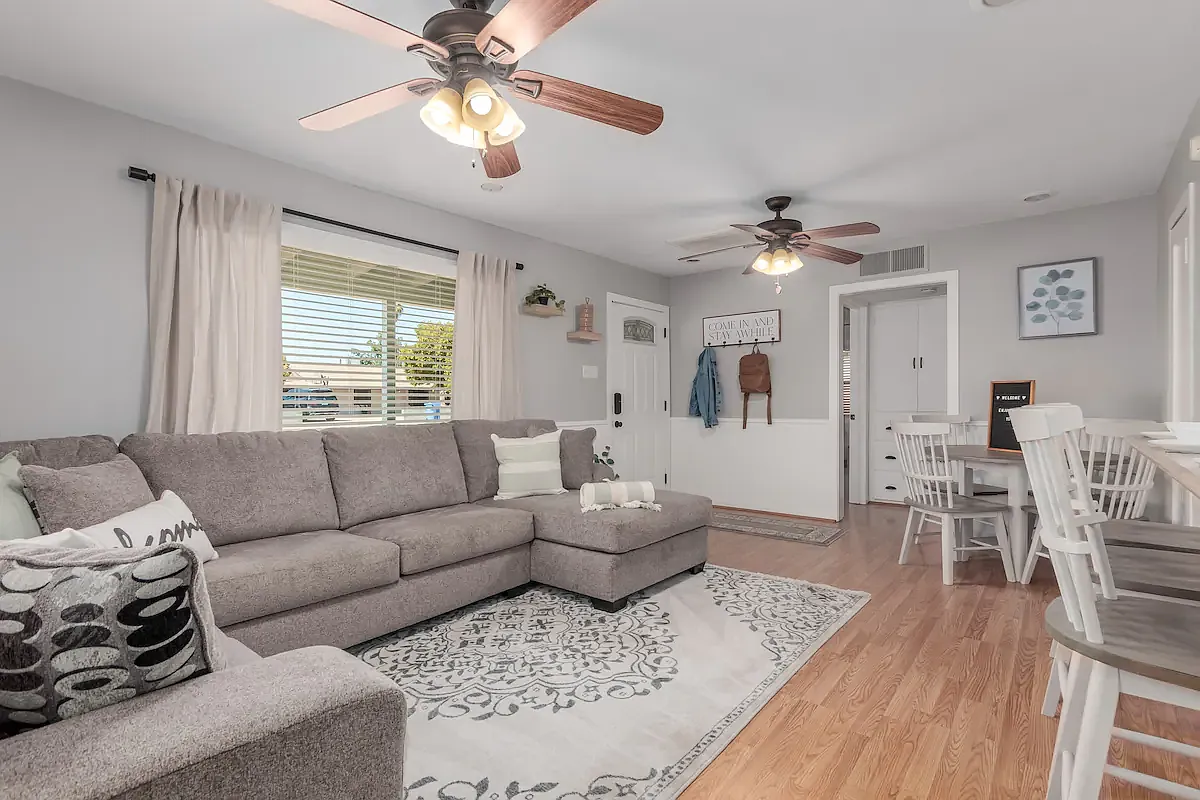 2 bed, 1100 sqft, $3,200 — Photo 1