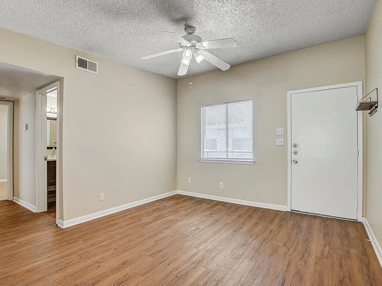 2408 Longview St #211 — Photo 6