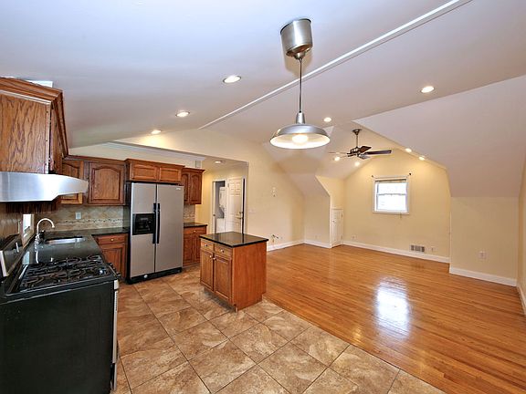 3rd image of 37L New Haven St