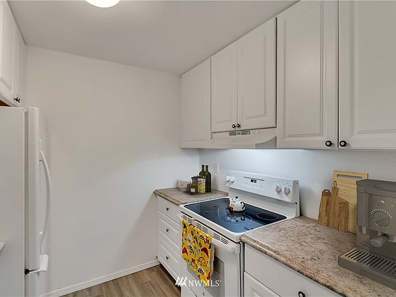 4th image of 4715 176th St SW APT E7