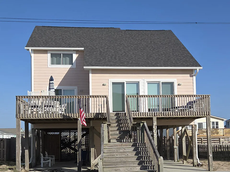 2005 N Shore Dr