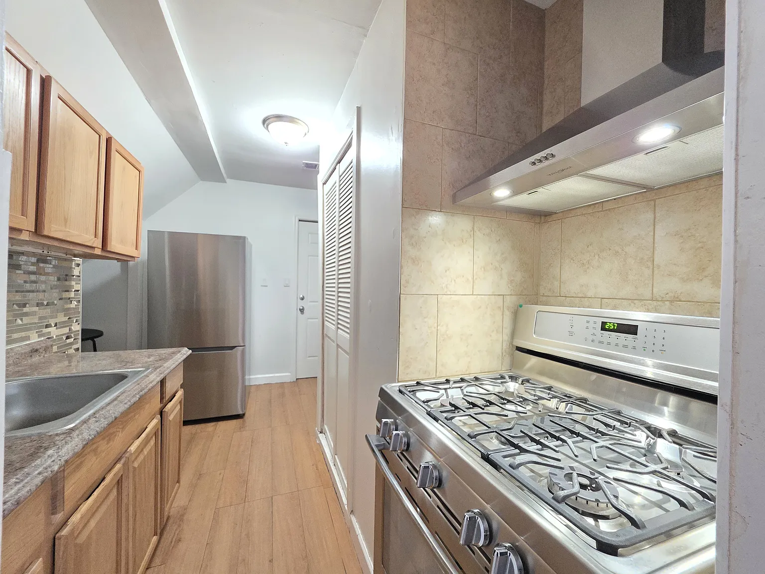 2 bed, $1,650 — Photo 2
