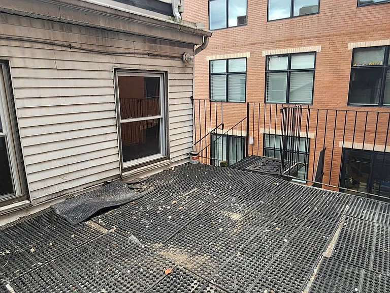 272-274B Meridian St #2 — Photo 16