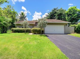 9555 Saddlebrook Dr, Boca Raton, FL 33496