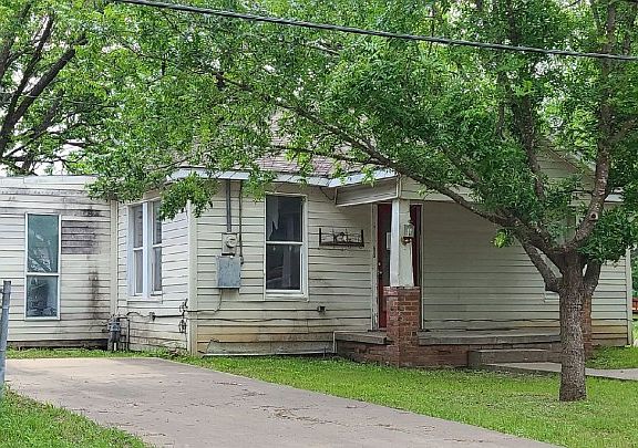 3rd image of 205 S Houston St