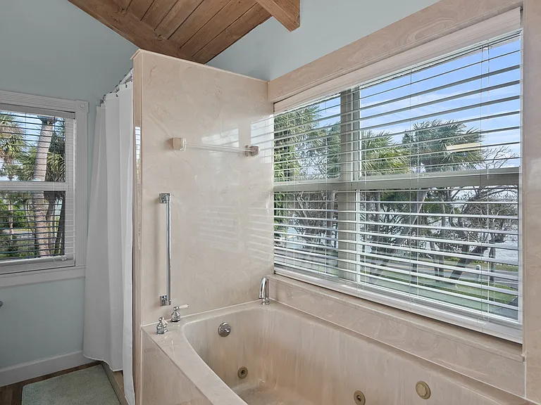 6789 S Indian River Dr — Photo 16