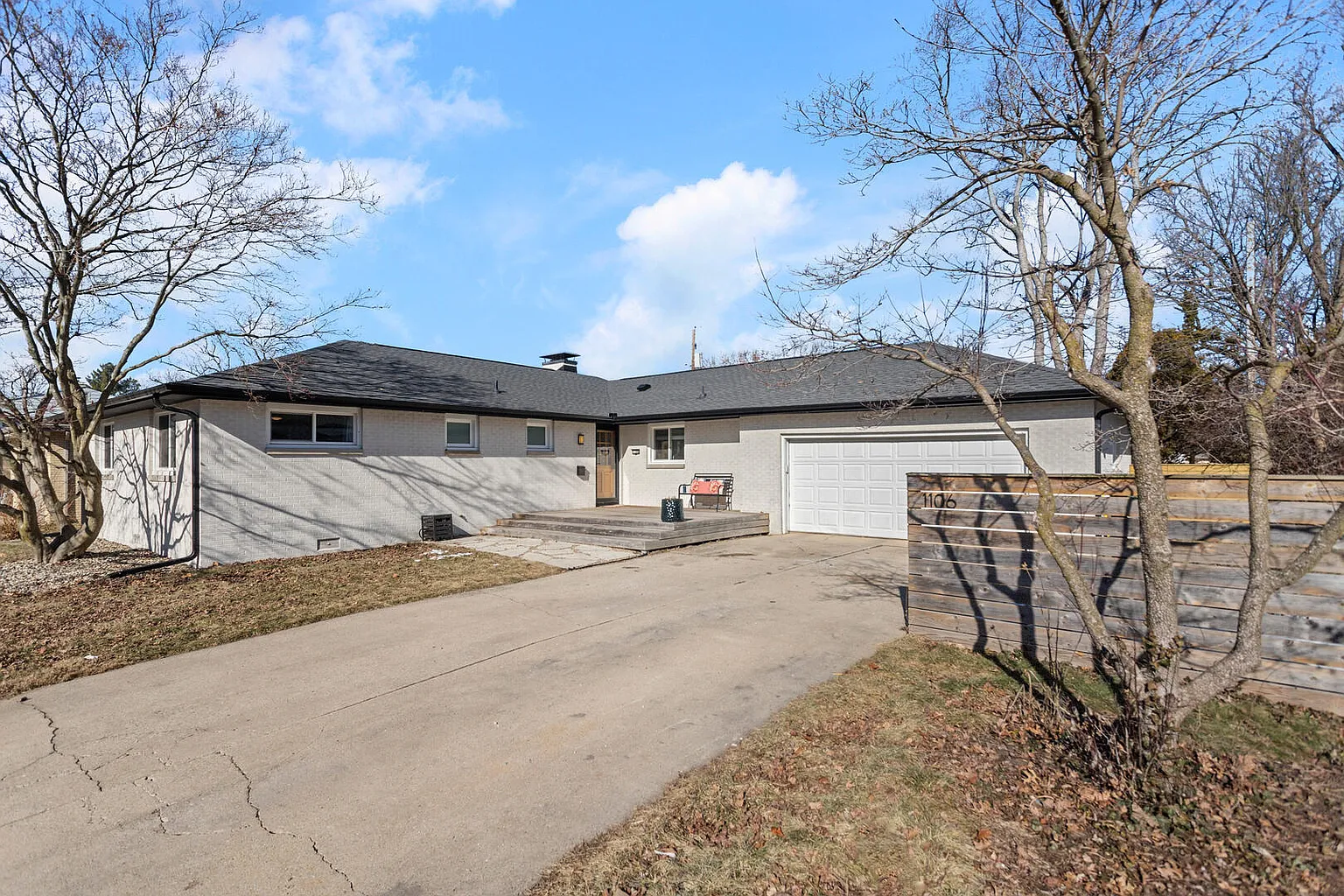 1106 Eliot Dr photo 1