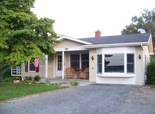 841 S Lakeshore Dr, Louisa, VA 23093